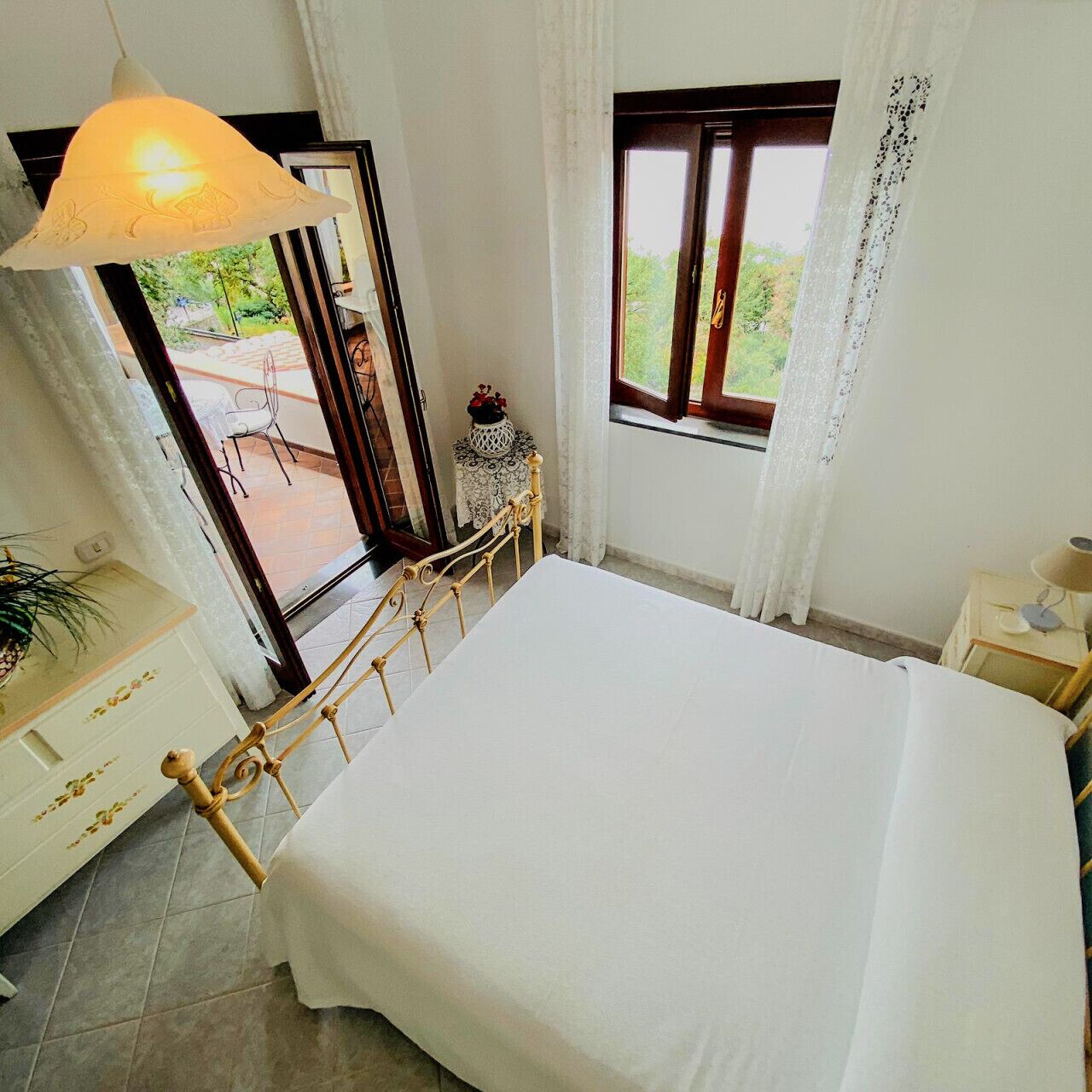 3 bedrooms, desk, WiFi, bed sheets