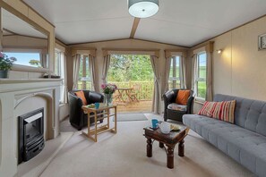 TV, fireplace, offices