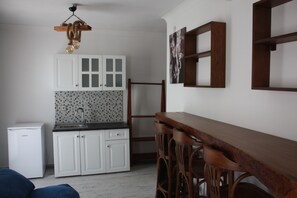 Comfort Apartment, Balcony, Garden View | Private kitchen