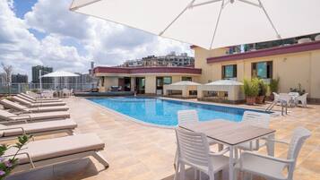 Apartment, 4 Schlafzimmer, barrierefrei, Raucher | Pool | Außenpool