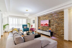 Apartemen, 4 kamar tidur, akses difabel, Boleh Merokok | Ruang keluarga | Buku