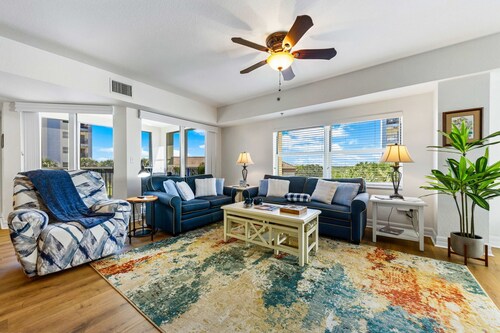 Oceanfront 3BR Condo • Pool & Panoramic Views
