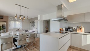 Fridge, microwave, oven, dishwasher - Vila PrivePolai by Villas Guide (Pula)