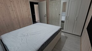 Tabla de planchar con plancha, wifi y ropa de cama 