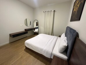 Iron/ironing board, WiFi