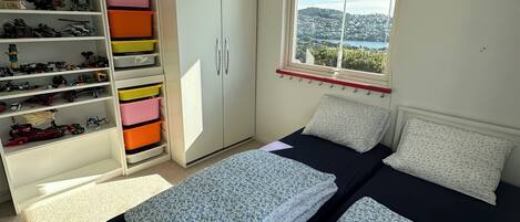 3 室のベッドルーム、アイロン / アイロン台、WiFi、ベッドシーツ