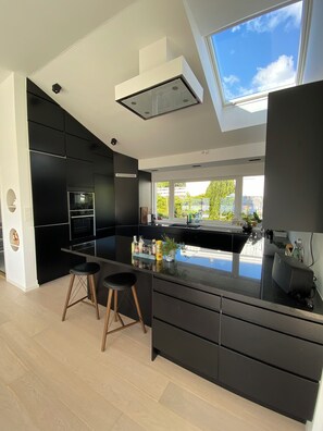 Microwave, oven, stovetop, dishwasher