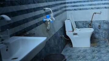 Shower, handuk, sabun, dan sampo