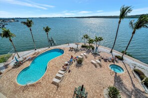 Pool - Waterview Balcony, HOT TUB, Heated Pool, Rum Bar! (St. Petersburg)