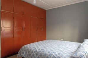 Iron/ironing board, WiFi