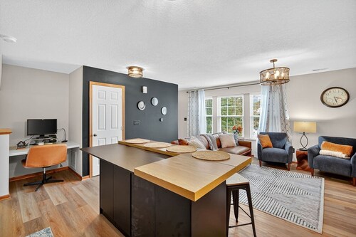 2BD-Fun Retreat/Board Games & Work Area