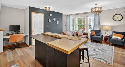 2BD-Fun Retreat/Board Games & Work Area