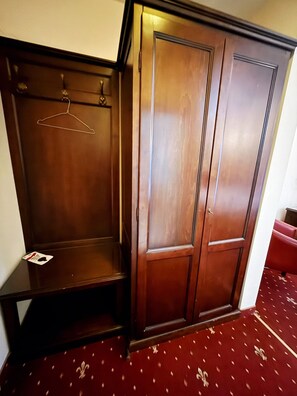 雙人房, 陽台, 城市景觀 | 書桌、免費無線上網