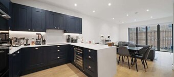 Spacious 4-bed townhouse with parking