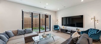 Spacious 4-bed townhouse with parking