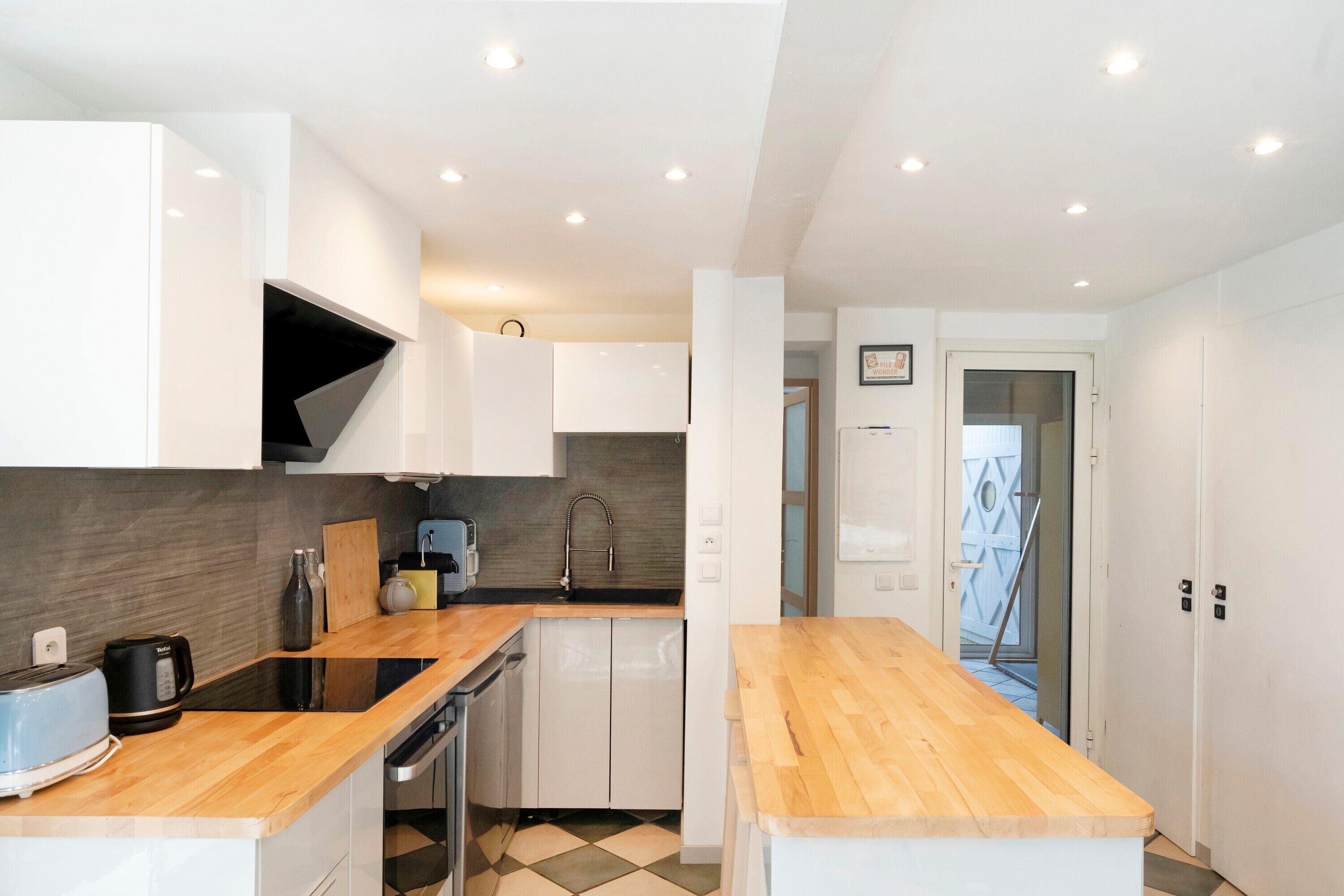 Réfrigérateur, four, plaque de cuisson, lave-vaisselle