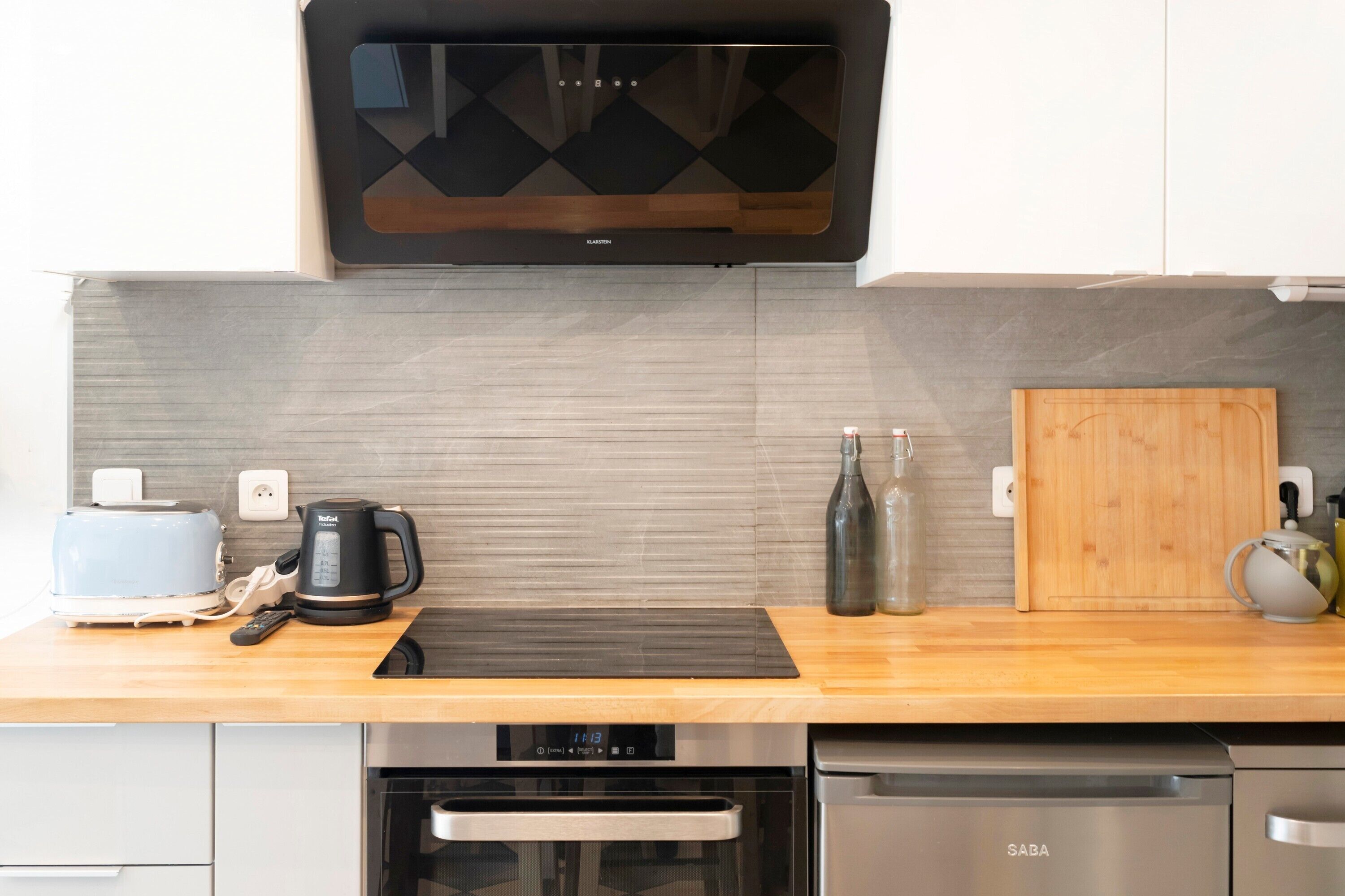 Frigorífico, horno, placa de cocina y lavavajillas