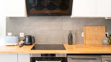 Geladeira, fogão, cooktop, lava-louças