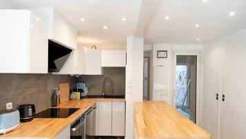 Réfrigérateur, four, plaque de cuisson, lave-vaisselle