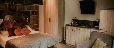 House | 1 bedroom, individually furnished, bed sheets