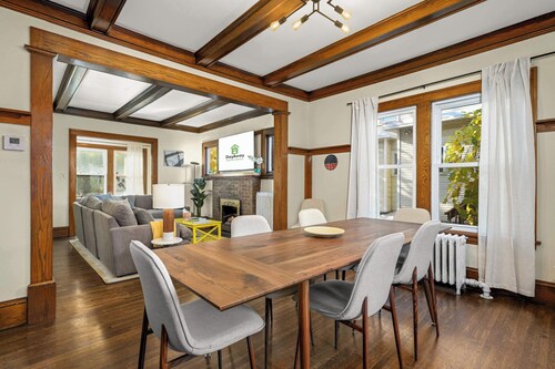 5BR Uptown Home | Walk to Bde Maka Ska | Sleeps 14