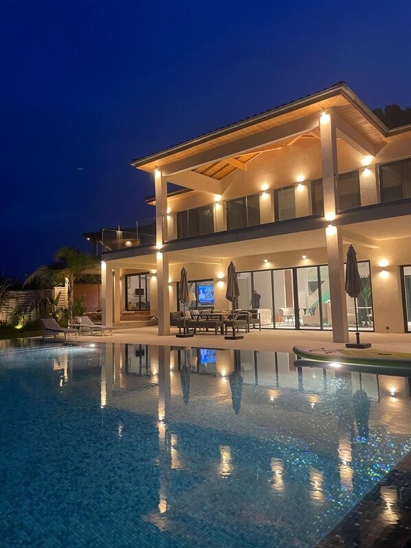 บริเวณภายนอก