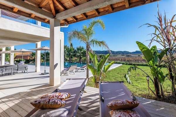 Minibar, bureau, Wi-Fi gratuit, draps fournis