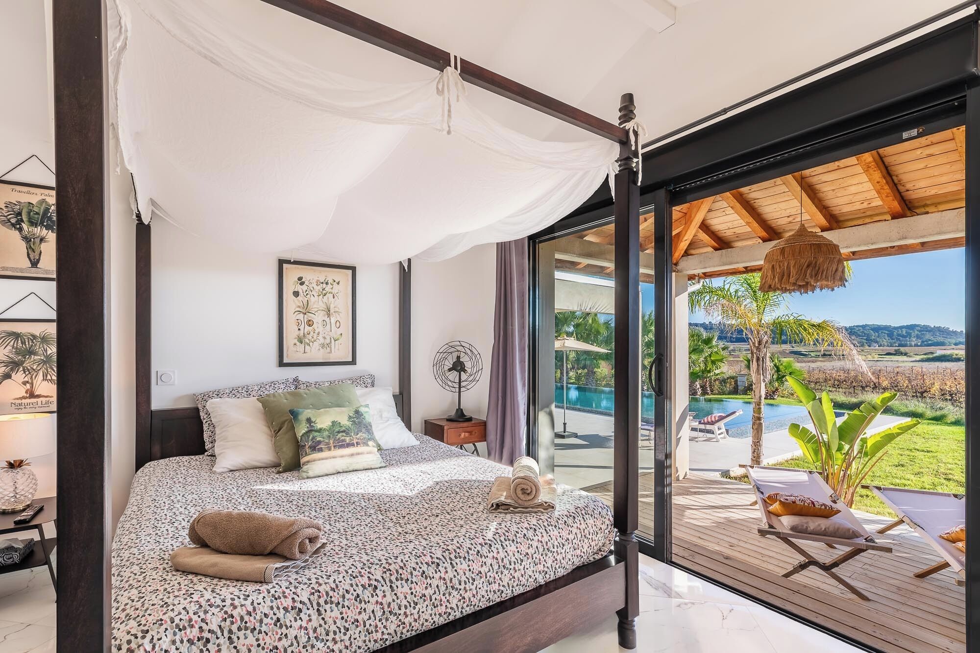 Chambre Double Standard, vue piscine | Minibar, bureau, Wi-Fi gratuit, draps fournis