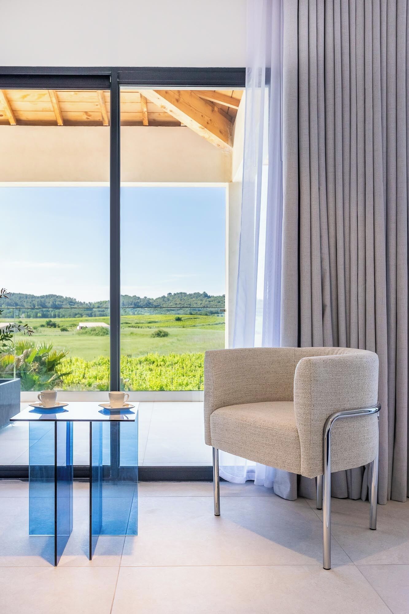 Habitación Deluxe doble, vistas a la piscina | Minibar, escritorio, wifi gratis y ropa de cama