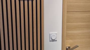 디럭스 더블룸, 수영장 전망 | 미니바, 책상, 무료 WiFi, 침대 시트