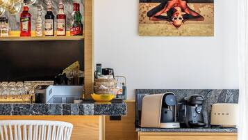 Petit déjeuner continental (15 EUR par personne)