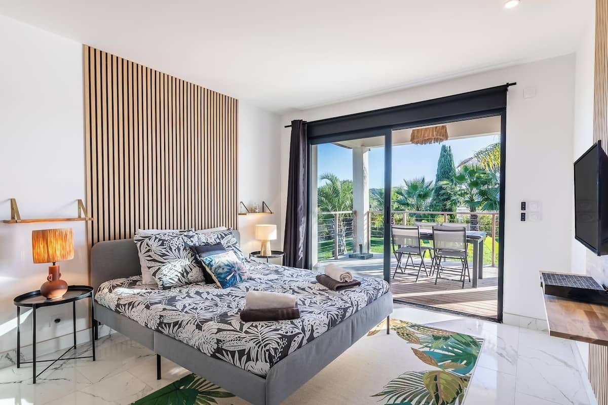 Standard Double Room, Pool View | Desk, free WiFi