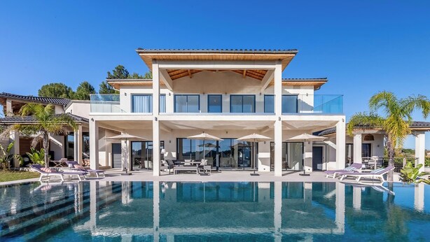 A modern two-story house with a large pool in front. - Royal Tiki Lodges (Plaissan)