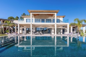 Front of property - Royal Tiki Lodges (Plaissan)