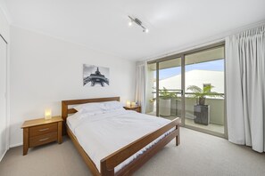 Apartment | 2 bedrooms, laptop workspace, iron/ironing board, bed sheets - Bright 2-bed With Private Balcony (Canberra)