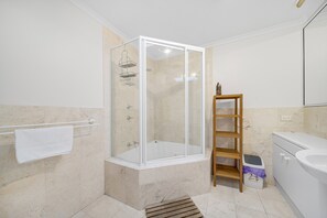 Apartment | Bathroom - Bright 2-bed With Private Balcony (Canberra)