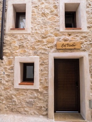 Exterior detail - Cal Vientos (Paüls)