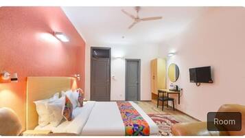 Desk, laptop workspace, free WiFi