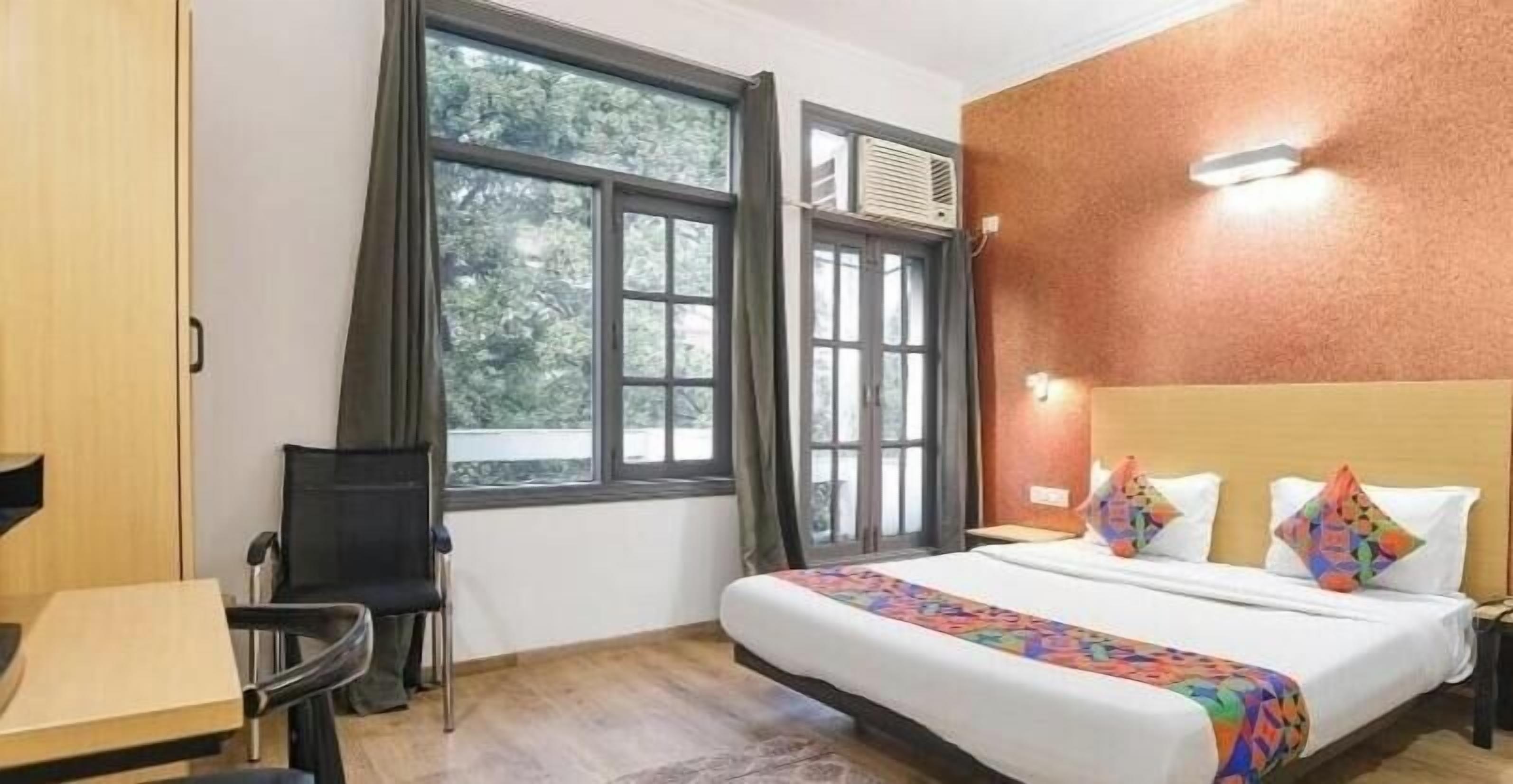 Desk, laptop workspace, free WiFi