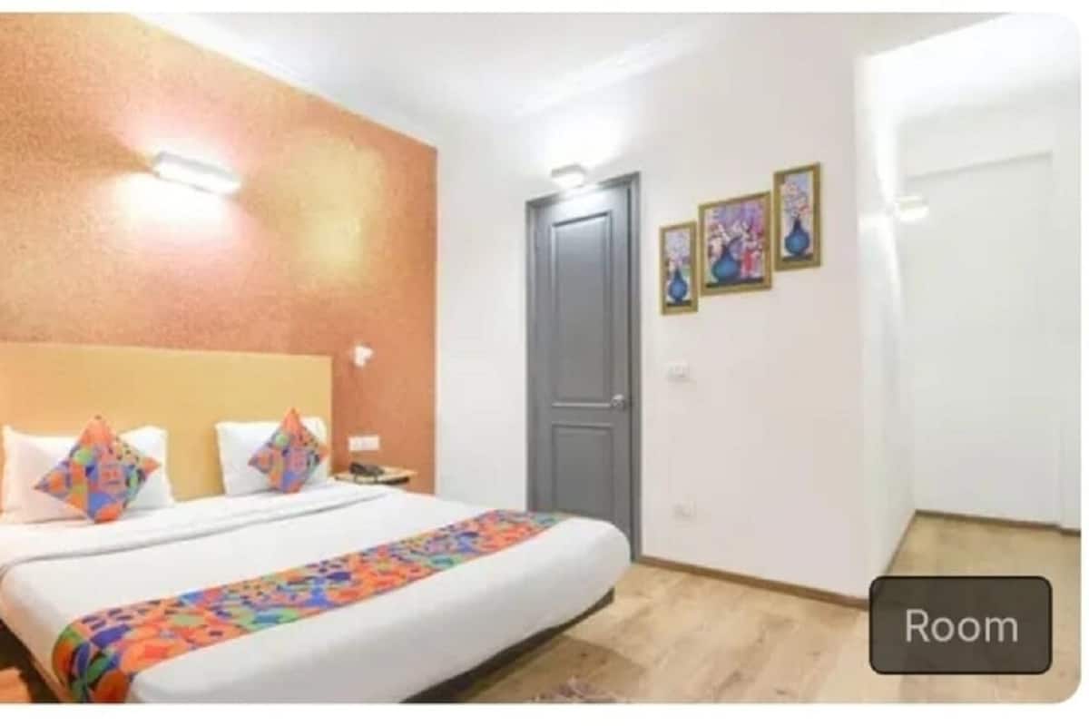 Deluxe Single Room, Balcony, City View | Desk, laptop workspace, free WiFi