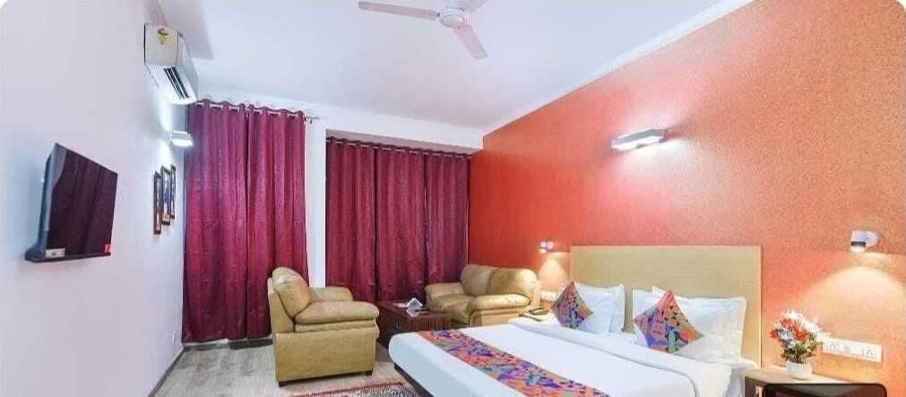 Studio Suite Cao cấp | Bàn, khu vực làm việc phù hợp cho laptop 