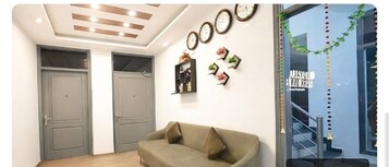 Coin salon dans le hall