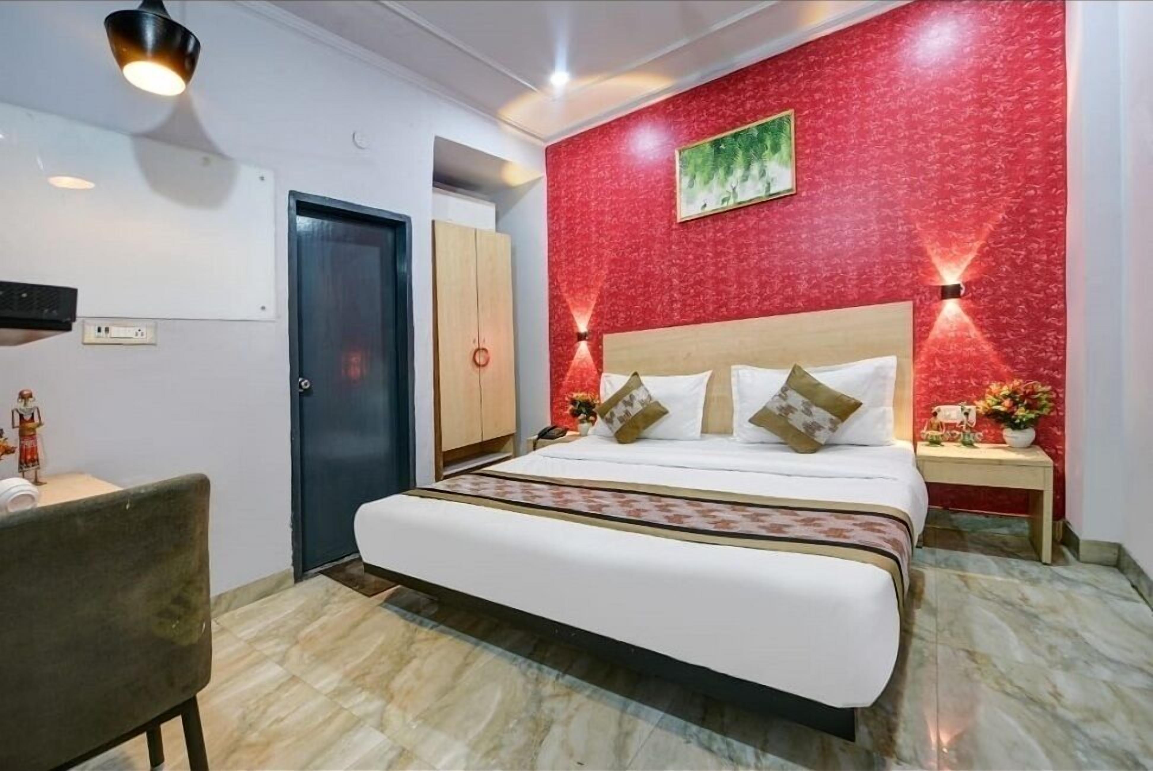 Skrivebord, skrivebord for bærbar PC og wi-fi (inkludert)