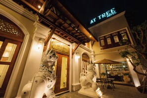 Front of property - At Tree Hotel Thaphae Gate Chiangmai (Chiang Mai)
