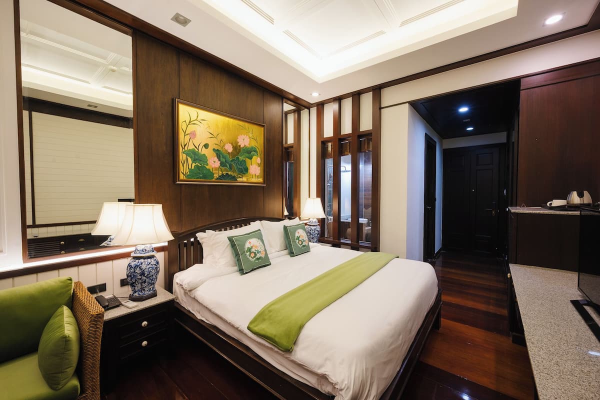 Standard Double Room | Free WiFi, bed sheets