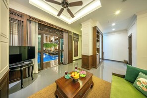 Deluxe Pool Access | Living area - At Tree Hotel Thaphae Gate Chiangmai (Chiang Mai)