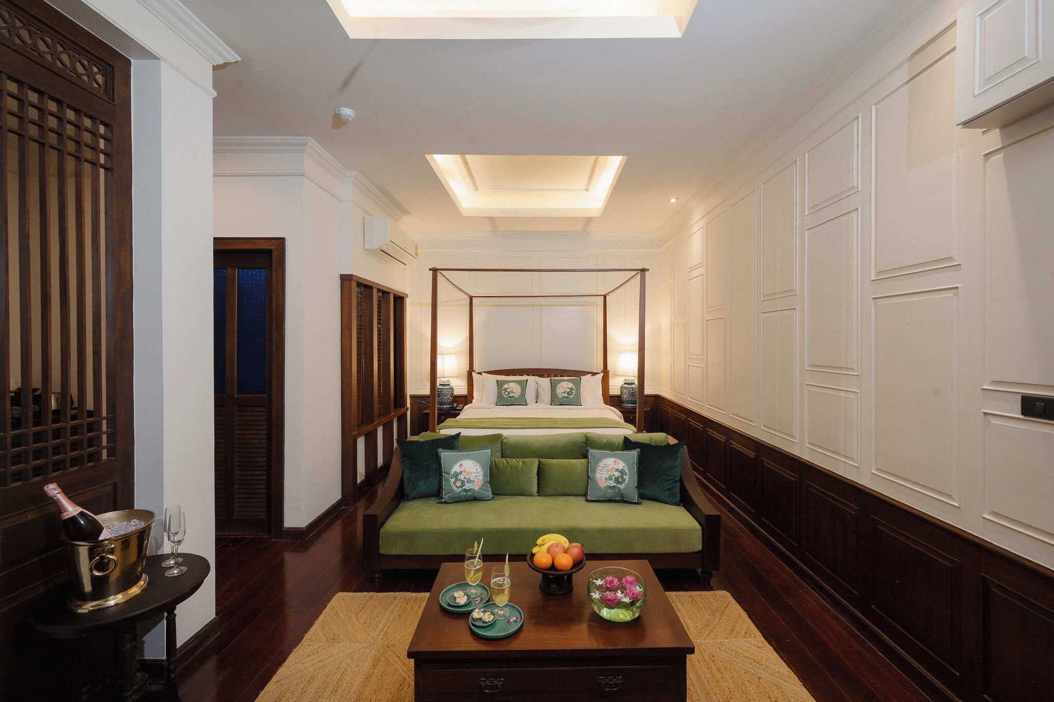 Deluxe Double Room, Corner | Free WiFi, bed sheets