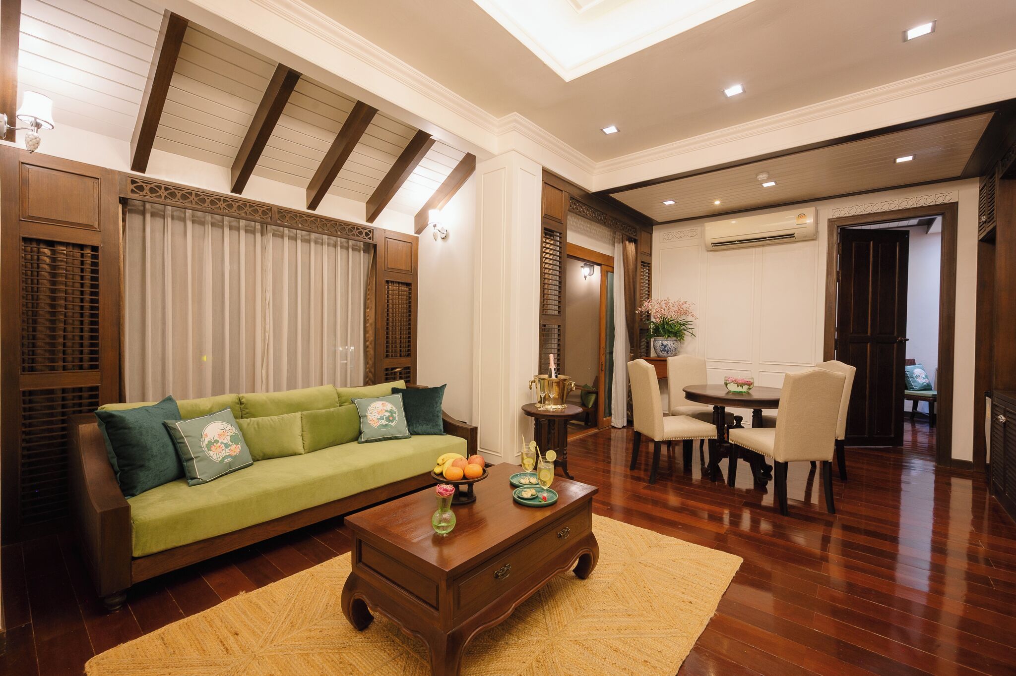 华丽四人房 | 免费 WiFi、床单