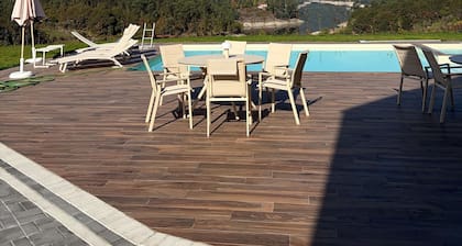 Country House 'Quinta dos Anjos - Guilhofrei' with Lake View, Wi-Fi and Air Conditioning