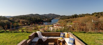Maison de campagne 'Quinta dos Anjos - Gerês' avec vue sur le lac, Wi-Fi et climatisation